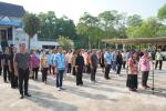 ร่วมกิจกรรมเข้าแถวเคารพธงชาติ พร้อมพบปะพูดคุย และให้โอวาทแก่