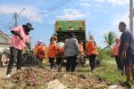 รณรงค์ทำความสะอาดบริเวณหมู่บ้านเทศบาลเฉลิมพระเกียรติครองราชย